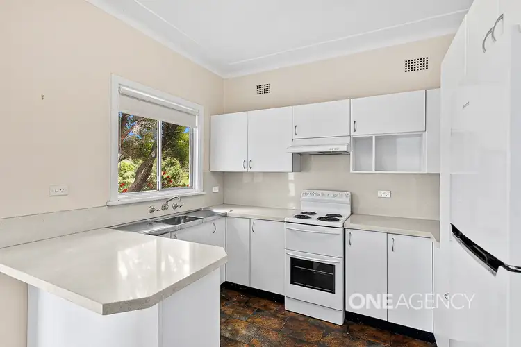 Fifth view of Homely house listing, 135 Northcliffe Drive, Lake Heights NSW 2502