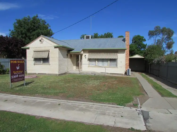 22 Molyneaux Street, Warracknabeal VIC 3393