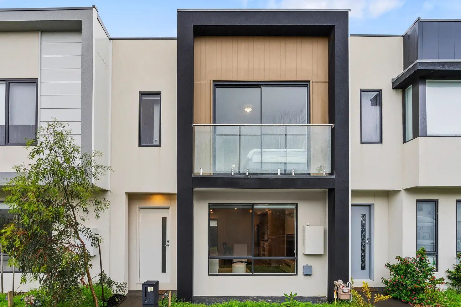 Main view of Homely townhouse listing, 11 Hebrides Close, Cranbourne West VIC 3977