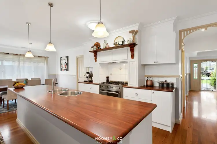 12 Kingsbarn Court, Cranbourne VIC 3977