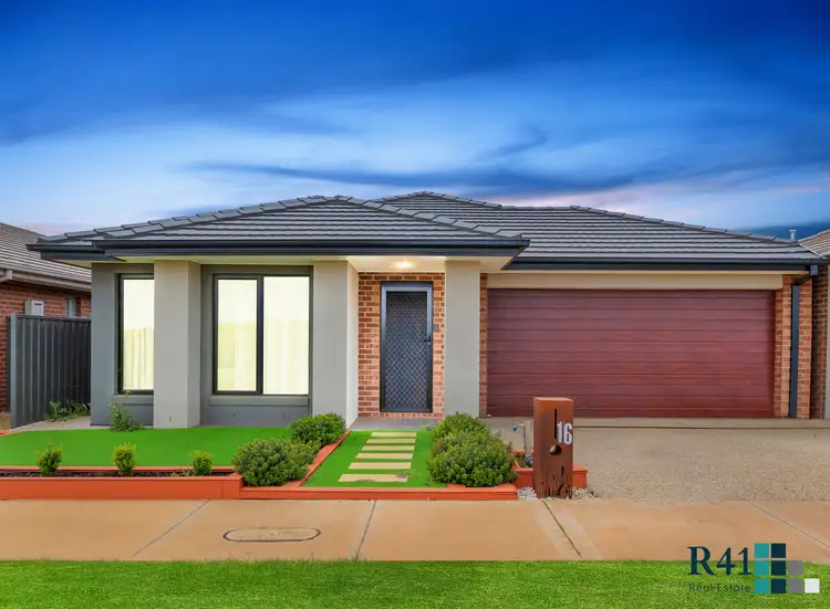 16 Adelong Boulevard, Cobblebank VIC 3338