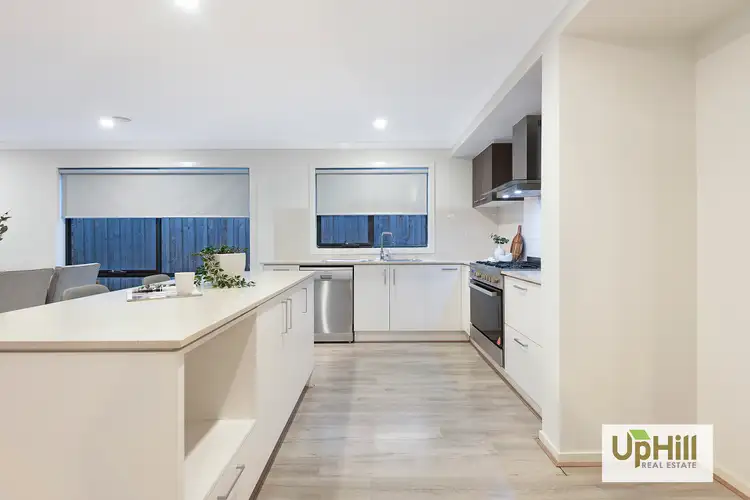 11 Pebblestone Circuit, Clyde North VIC 3978