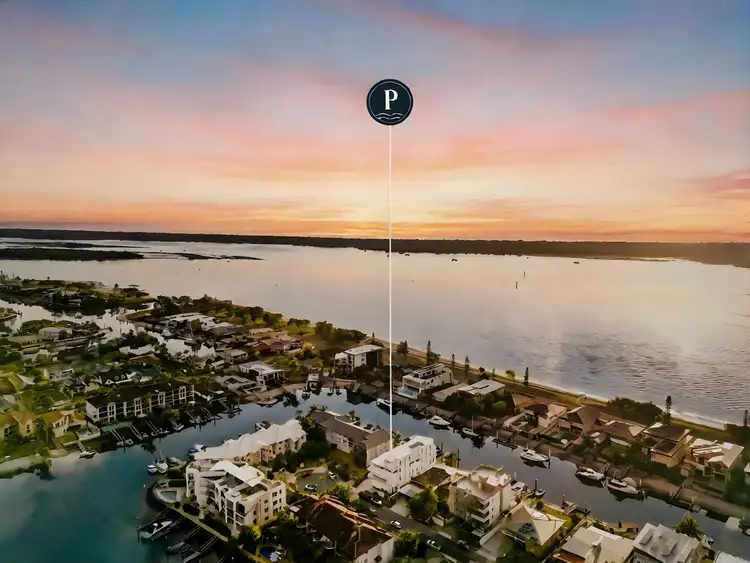 2/15 Canal Avenue, Runaway Bay QLD 4216