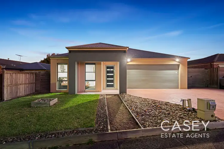 15 Charlbury Crescent, Cranbourne North VIC 3977