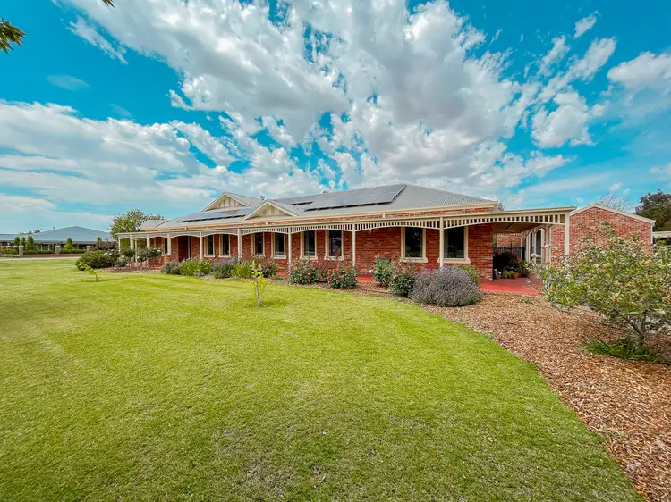6 Charlie Gray Close, Swan Hill VIC 3585