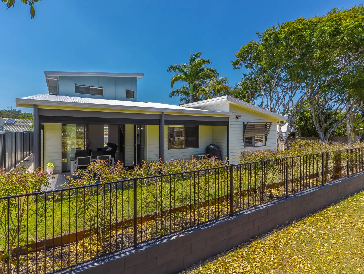 Main view of Homely semi-detached listing, 2/26 Cooloon Crescent, Tweed Heads South NSW 2486