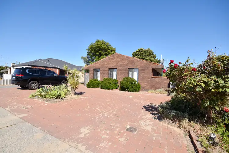 42 Yale Road, Thornlie WA 6108