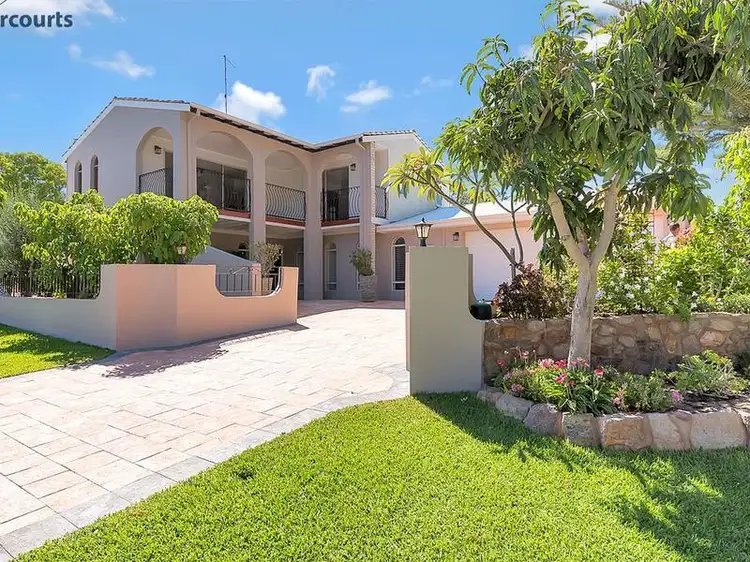 25 Mawson Crescent, Hillarys WA 6025