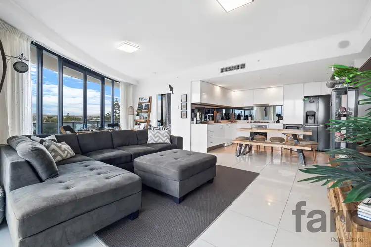 5 HARBOUR SIDE COURT