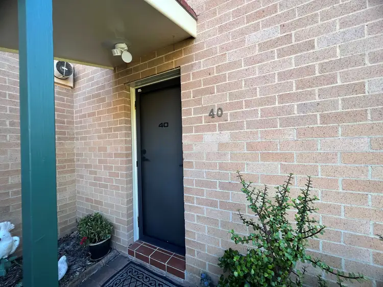 48 Thora Street