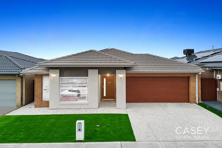 19 Boyce Circuit, Clyde North VIC 3978