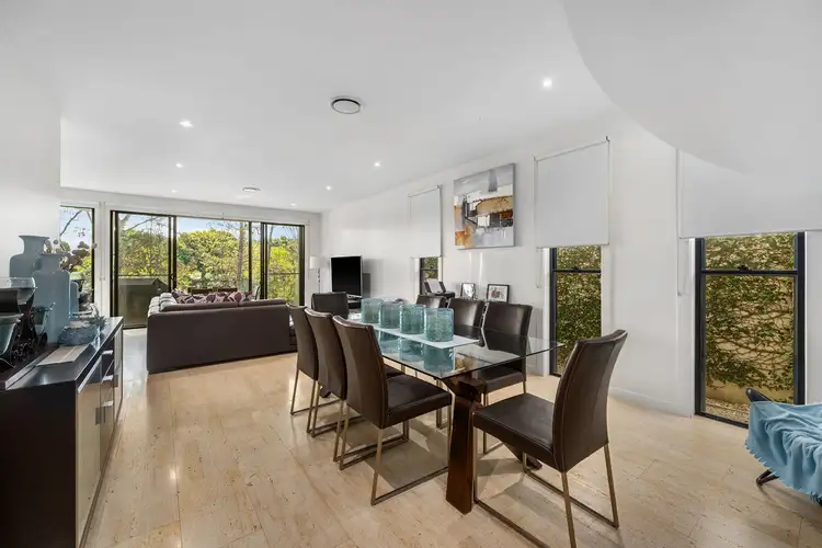 61 Theatre Drive, Benowa QLD 4217