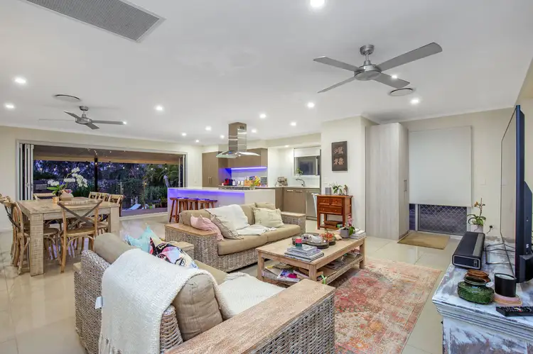 8 Dromana Crescent, Helensvale QLD 4212