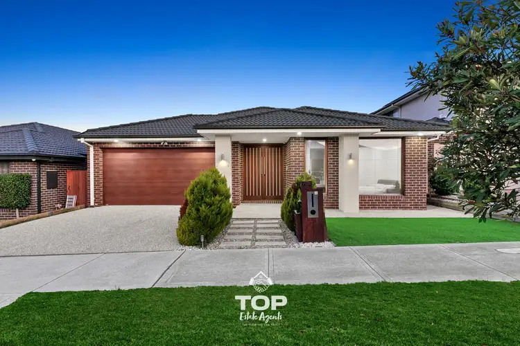 13 Curzon Street, Clyde North VIC 3978