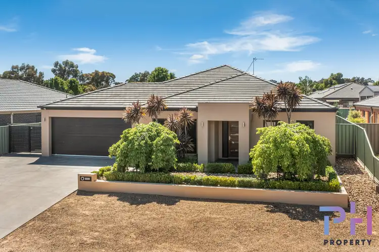 7 Parklands Way, Maiden Gully VIC 3551