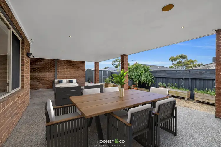 17 Durnoch Place, Cranbourne VIC 3977