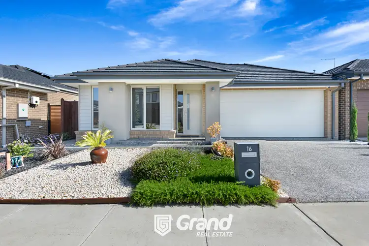 16 Maverick Crescent, Clyde North VIC 3978
