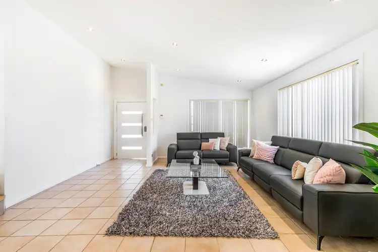 Fifth view of Homely house listing, 2 Redpa Close, West Hoxton NSW 2171