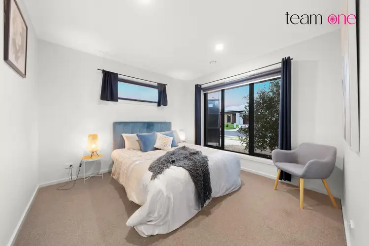 10 Gilfillan Circuit, Thornhill Park VIC 3335