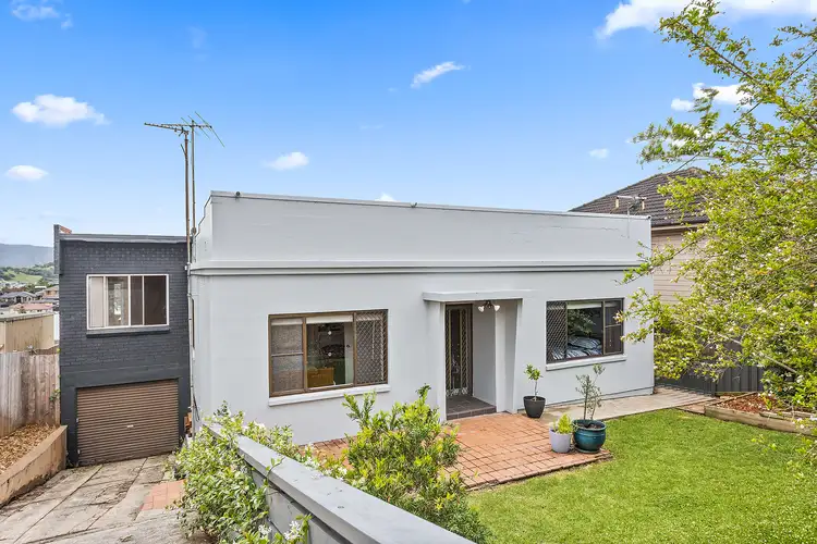 284 Flagstaff Road, Lake Heights NSW 2502