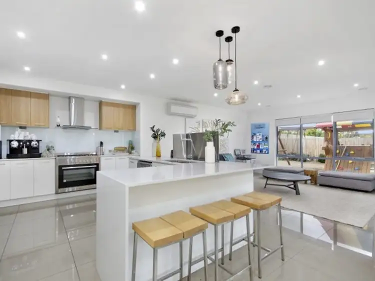 5 Coastside Drive, Armstrong Creek VIC 3217