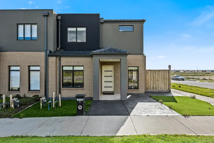 8 Stonethwaite Lane, Clyde North VIC 3978