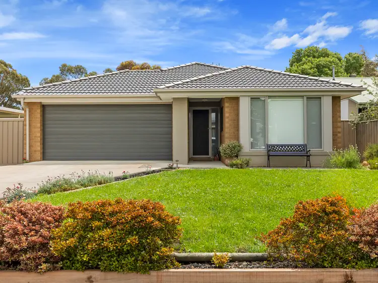 76 MARTINDALE CRESCENT, Seymour VIC 3660