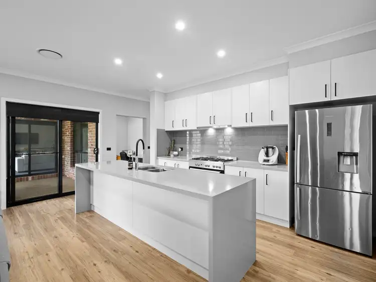 Fifth view of Homely house listing, 10 Hill Court, Mansfield VIC 3722