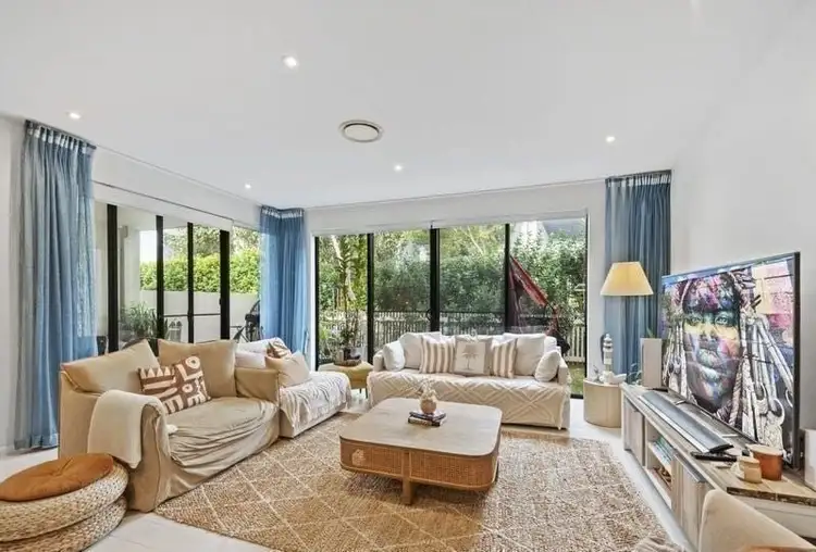 44 Theatre Drive, Benowa QLD 4217