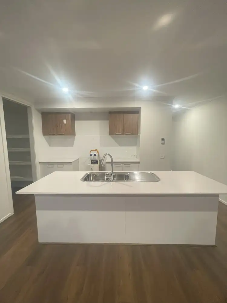 Second view of Homely house listing, 8 Edgemead Rise, Werribee VIC 3030