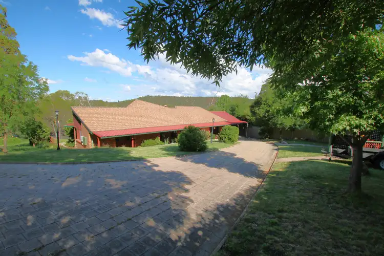 6 Moonyah Court, Cooma NSW 2630