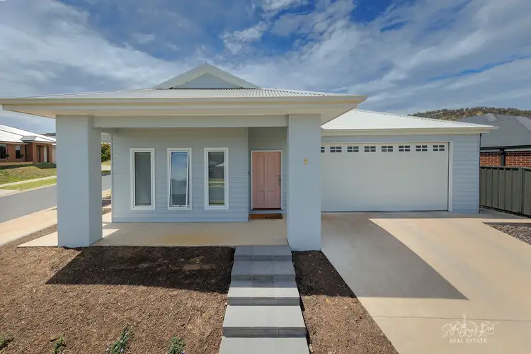 8 CROMWELL ROAD, Leneva VIC 3691