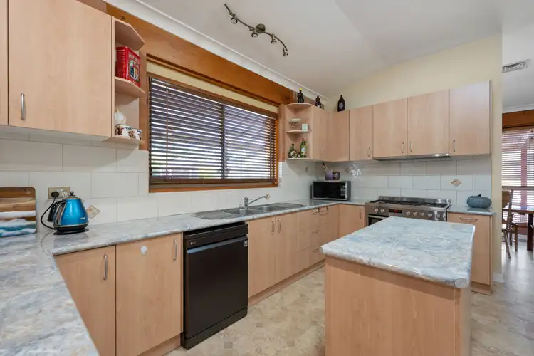 Sixth view of Homely house listing, 19 Holmes Court, Rutherglen VIC 3685