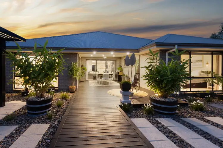 11 Dunnett Avenue, North Rothbury NSW 2335