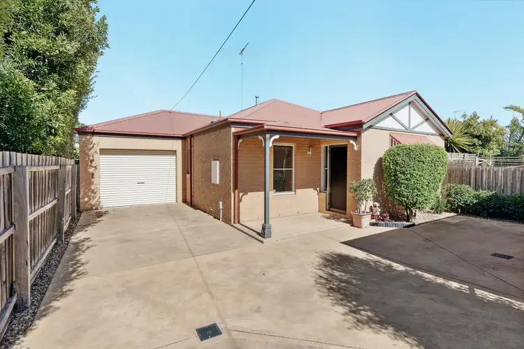 2/18 Barnfather Street, Thomson VIC 3219