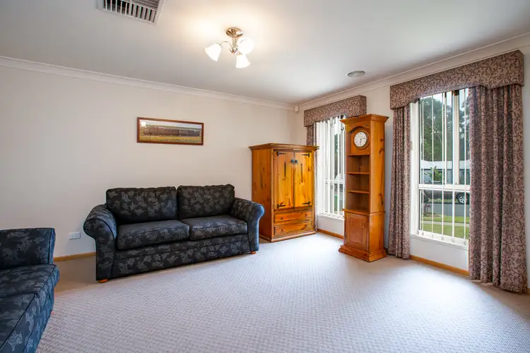 Second view of Homely house listing, 33 Innisbrook Avenue, Wodonga VIC 3690