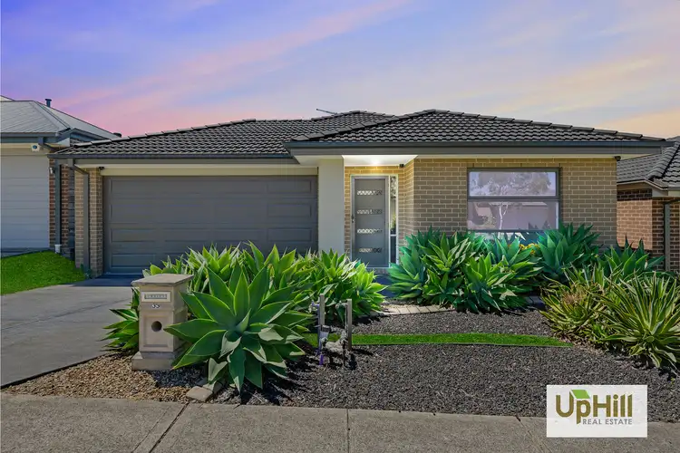 33 Belmont Crescent, Pakenham VIC 3810