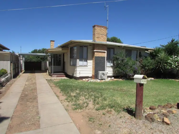 202 WOODS STREET, Donald VIC 3480