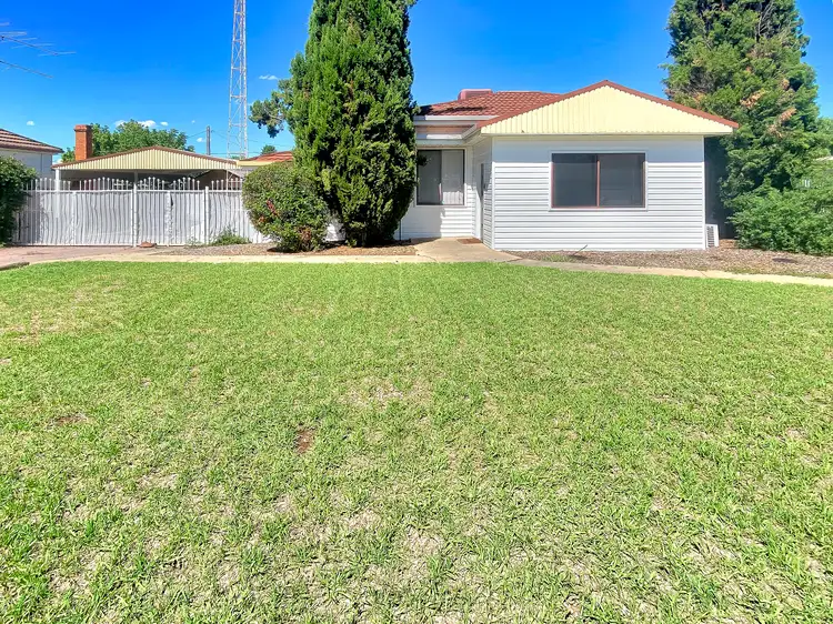 100 Wade Avenue, Leeton NSW 2705
