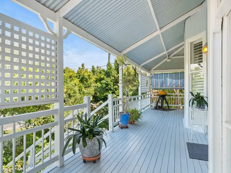 33 Kate Street, Shorncliffe QLD 4017