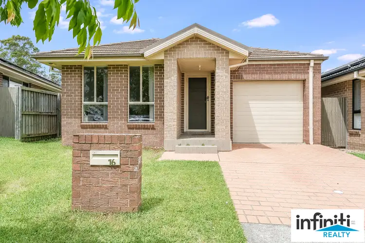 16 Cowling Avenue, Middleton Grange NSW 2171