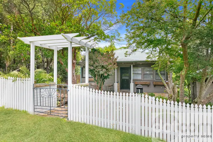 1 Kinarra Avenue, Wyoming NSW 2250