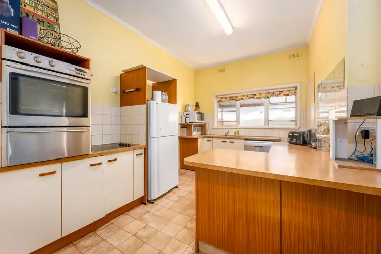 Fifth view of Homely house listing, 8 WARANGA STREET, Shepparton VIC 3630