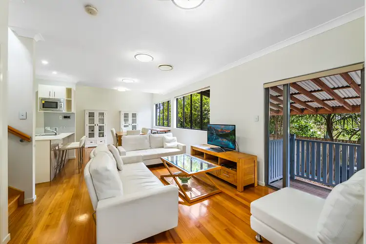 3/8 Wool Street