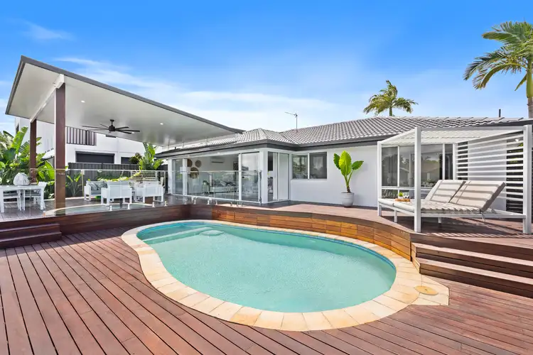 6 Carmel Court, Broadbeach Waters QLD 4218