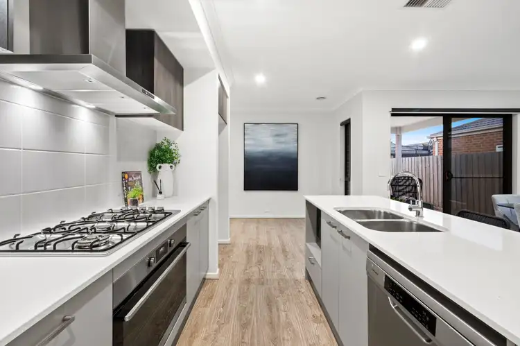 16 Dobell Street, Mount Duneed VIC 3217