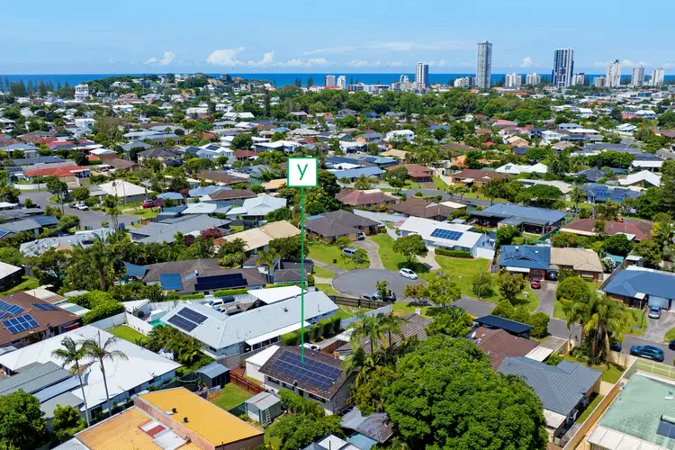 2/8 Russell Court, Miami QLD 4220