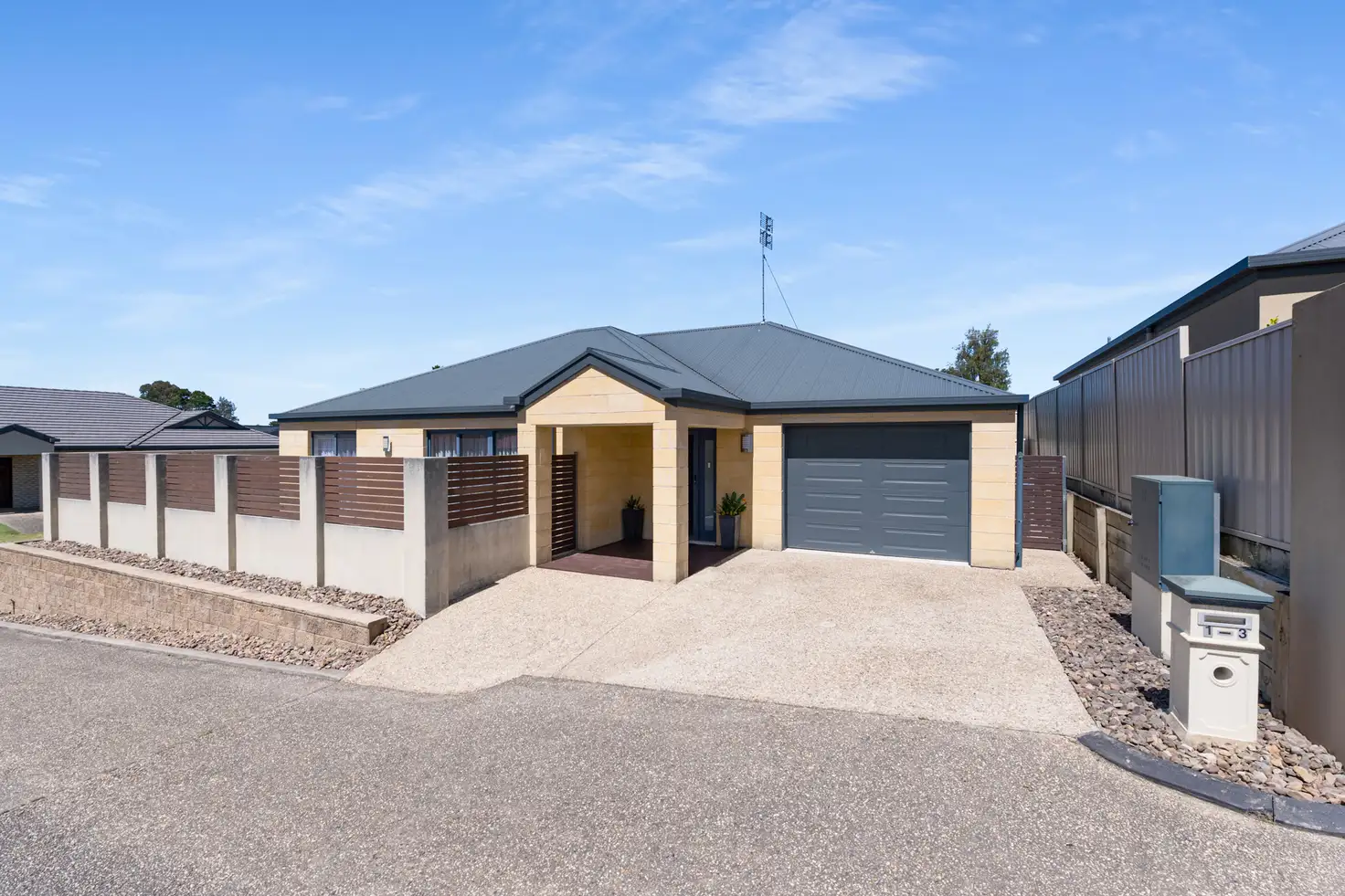 Main view of Homely townhouse listing, 1/3 Queens Court, Mount Gambier SA 5290
