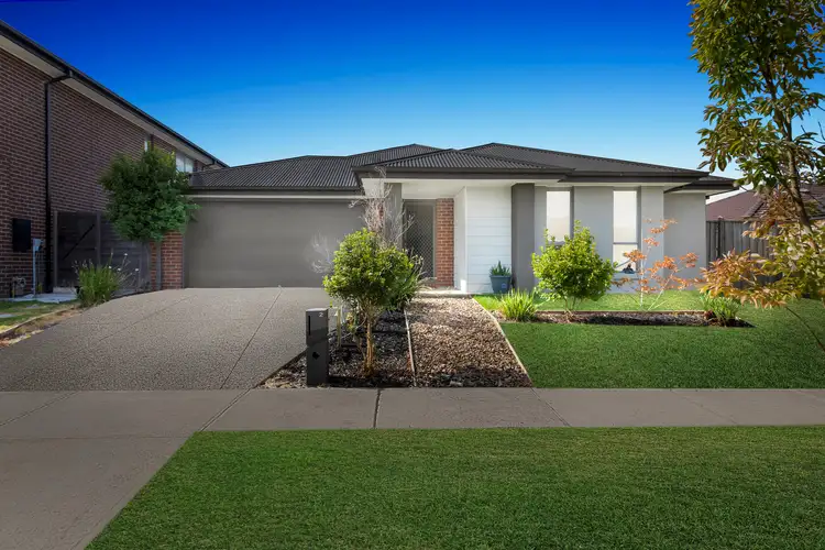 2 Grandstand Crescent, Clyde North VIC 3978