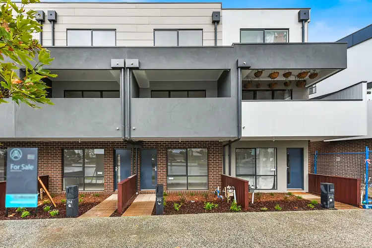 212 Henry Road, Pakenham VIC 3810